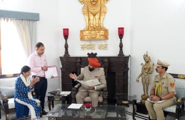 राजभवन में जन मिलन कार्यक्रम