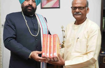 VC of Uttarakhand Sanskrit University, Haridwar, Prof. Dinesh Chandra Shastri meeting the Governor and presenting books based on Mimamsa philosophy.