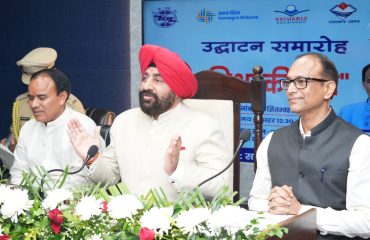 Governor virtually interacting with students
