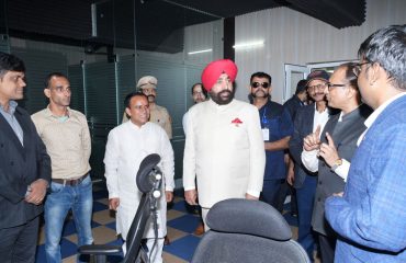 The Governor was briefed by officials of the Education Department's innovative initiative 