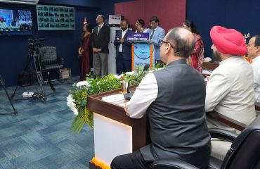 Governor virtually interacting with students