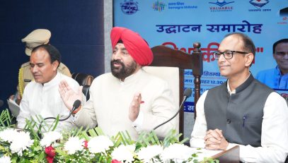देहरादून से शिक्षा विभाग की अभिनव पहल ‘‘शिक्षा की बात’’ कार्यक्रम में छात्र-छात्राओं से वर्चुअली संवाद करते हुए राज्यपाल।