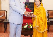 The Governor felicitates a student from the Nubra Valley, who was on the 