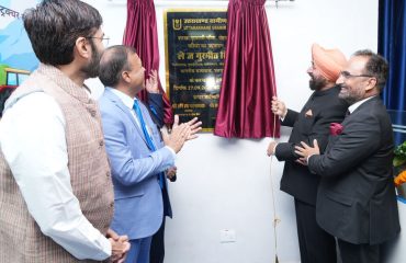 उत्तराखण्ड ग्रामीण बैंक के सहस्त्रधारा रोड़ स्थित कृषाली चौक शाखा का उद्घाटन करते हुए राज्यपाल।