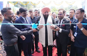 उत्तराखण्ड ग्रामीण बैंक के सहस्त्रधारा रोड़ स्थित कृषाली चौक शाखा, का शुभारंभ करते हुए राज्यपाल।