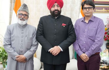 Chairman of Uttarakhand Madrasa Education Board Mufti Shamoon Qasmi and Association of Muslim Professionals Mr. Farman Iqbal paying a courtesy call on the Governor.