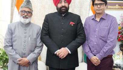 Chairman of Uttarakhand Madrasa Education Board Mufti Shamoon Qasmi and Association of Muslim Professionals Mr. Farman Iqbal paying a courtesy call on the Governor.