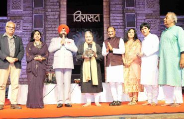 डॉ. बीआर अंबेडकर स्टेडियम ओएनजीसी, देहरादून में 30वें विरासत आर्ट एंड हेरिटेज फेस्टिवल के शुभारंभ अवसर पर राज्यपाल।