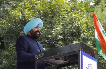 “शहीद सम्मान समारोह” को संबोधित करते हुए राज्यपाल।