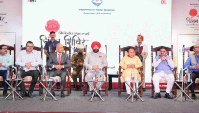 The Governor participating in the closing session of the two-day “Chintan Shivir” organised by the Higher Education Department.