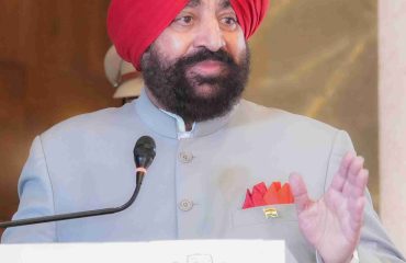 राजपुर रोड़ स्थित एक होटल में आयोजित उच्च शिक्षा विभाग के दो दिवसीय “चिंतन शिविर” के समापन सत्र को संबोधित करते हुए राज्यपाल।
