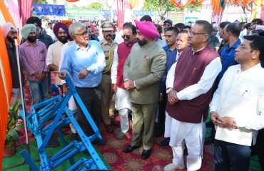 Governor visiting the exhibition put up by farmers at the 118th All India Farmers Fair at GBPU.