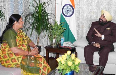 केंद्रीय महिला सशक्तीकरण एवं बाल विकास राज्य मंत्री श्रीमती सावित्री ठाकुर