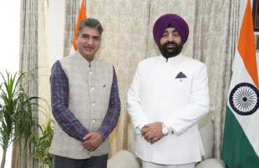 Secretary, Uttarakhand Government, Shri Deepak Kumar paying a courtesy call on the Governor and extending Diwali greetings.