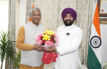 Former Chief Minister and current Lok Sabha MP from Haridwar, Shri Trivendra Singh Rawat, paying a courtesy call on the Governor and extending Diwali greetings.