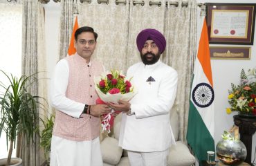Cabinet Minister Shri Saurabh Bahuguna paying a courtesy call on the Governor and extending Diwali greetings.