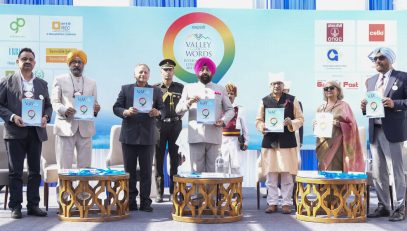 The Governor inaugurating the program