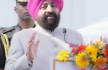 ‘वैली ऑफ वर्ड्स’कार्यक्रम को संबोधित करते हुए राज्यपाल।