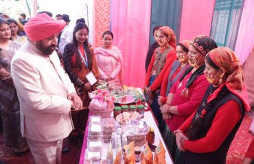 The Governor inspecting and gathering information from an exhibition organized by self-help groups on the occasion of the inauguration of a two-day Chintan Shivir at the Forestry College, Ranichauri.