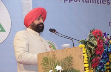 वानिकी महाविद्यालय, रानीचौरी में दो दिवसीय चिंतन शिविर को संबोधित करते हुए राज्यपाल।