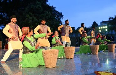राष्ट्रपति निकेतन में आयोजित सांस्कृतिक कार्यक्रम की मनमोहक प्रस्तुतियां