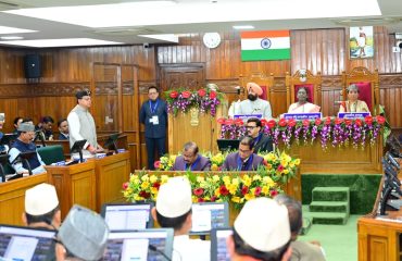 उत्तराखण्ड विधानसभा को संबोधित करते हुए मुख्यमंत्री श्री पुष्कर सिंह धामी।