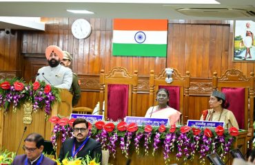 Governor Lt Gen Gurmit Singh (Retd.) addressing the Assembly.
