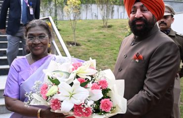 राष्ट्रपति निकेतन में आयोजित सांस्कृतिक कार्यक्रम में राष्ट्रपति का स्वागत