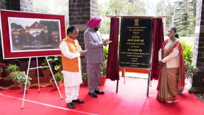 President Mrs. Draupadi Murmu laying the foundation stone of the main gate of Raj Bhawan Nainital along with the Governor.