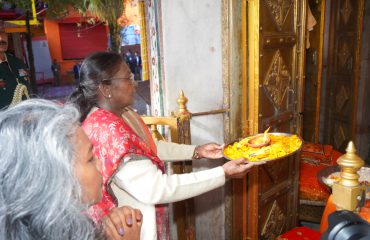 During her visit to Nainital, the Hon’ble President of India, offered prayers at the sacred Shaktipeeth Shri Maa Naina Devi Templ