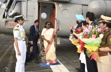 Governor welcoming President Smt. Draupadi Murmu on her arrival at Haldwani Army Helipad.