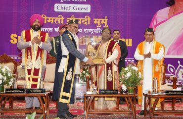 Vice Chancellor Prof. Diwan Singh Rawat presenting a replica of Jageshwar Dham to the President on the occasion of the 20th Convocation of Kumaon University, Nainital.