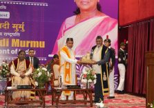 0009Vice Chancellor Prof. Diwan Singh Rawat presenting a replica of Jageshwar Dham to the Higher Education Minister on the occasion of the 20th Convocation of Kumaon University, Nainital.;?>