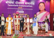 The President presenting gold medals and degrees to the outstanding students at the 20th Convocation of Kumaon University, Nainital.;?>
