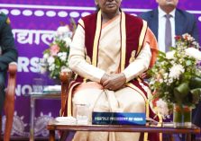 कुमाऊँ विश्वविद्यालय, नैनीताल के 20वें दीक्षांत समारोह के अवसर पर राष्ट्रपति।;?>