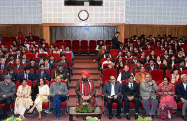 The Governor participating in the Jan Jaatiya Gaurav Diwas and Jharkhand State Foundation Day programs organized at the Raj Bhawan.