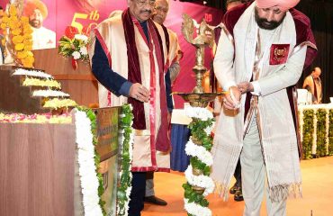Governor inaugurating the 5th Convocation