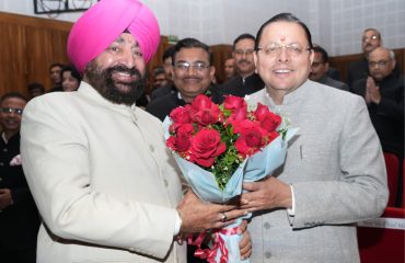 The Chief Minister welcoming the Governor at the Administrative Officers Conference held at Raj Bhawan.