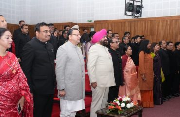 राजभवन में आयोजित प्रशासनिक अधिकारी सम्मेलन में प्रतिभाग करते हुए राज्यपाल एवं मुख्यमंत्री।