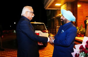 Shri P. Ashok Gajapathi Raju, Governor of Goa paying a courtesy call on Governor Lt. Gen. Gurmit Singh (Retd.).