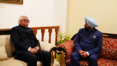 Shri P. Ashok Gajapathi Raju, Governor of Goa paying a courtesy call on Governor Lt. Gen. Gurmit Singh (Retd.).