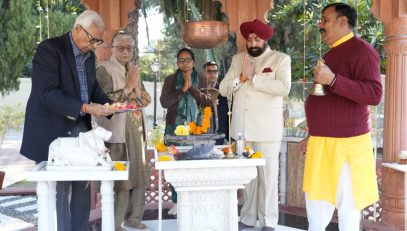 Governor Lt Gen Gurmit Singh (Retd) and former Governor of Jammu and Kashmir, Shri N.N. Vohra, offering prayers at the Rajprajneshwar Mahadev Temple located in the Raj Bhawan complex.