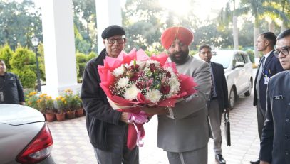 Former Governor of Jammu & Kashmir Shri N.N. Vohra paying a courtesy call on Governor Lt. Gen. Gurmit Singh (Retd.).