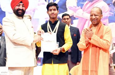 Governor and CM honoring meritorious students