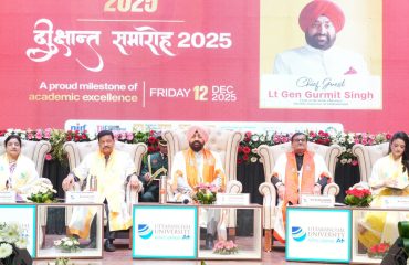 छठे दीक्षांत समारोह में मुख्य अतिथि के रूप में प्रतिभाग करते हुए राज्यपाल।