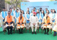 The Governor with the faculty and students of DIT University, Dehradun, on the occasion of the university's 9th Convocation Ceremony.;?>
