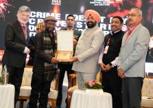 The Governor presenting a memento to renowned film director Mr. Ketan Mehta at the 