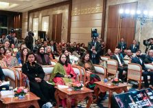 दून कल्चरल एंड लिटरेरी सोसायटी द्वारा आयोजित ‘‘क्राइम लिटरेचर फेस्टिवल’’ के शुभारंभ कार्यक्रम के अवसर पर उपस्थित गणमान्य लोग।;?>