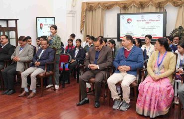 A student sharing her experiences of the Bharat Darshan educational trip with the Governor at Lok Bhavan.