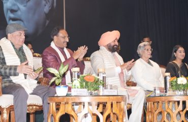 कार्यक्रम के अवसर पर राज्यपाल।